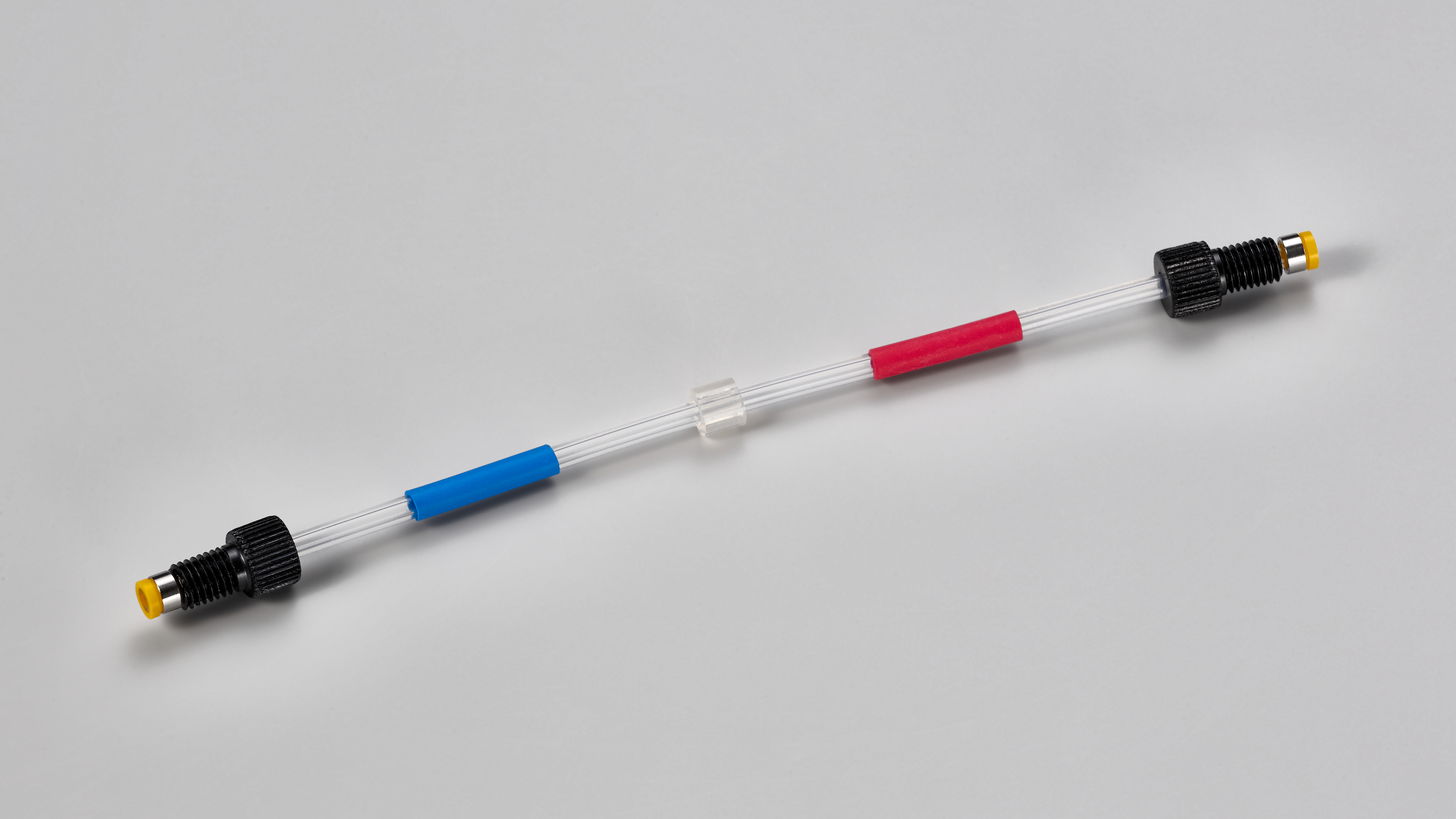 Montage von Hohlschrauben mit Ferrulen und Aufschrumpfen von Positionsmarkern